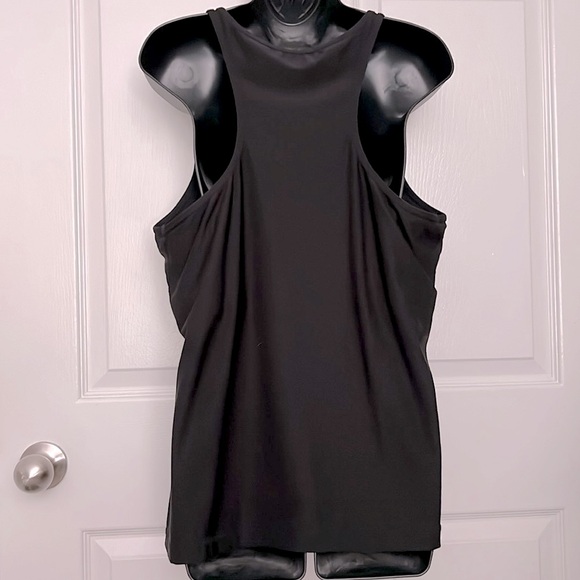 GAP 🧘🏻♀️ BLACK RAZORBACK ATHLETIC YOGA TANK TOP w/BUILT IN SHELF BRA Women’s 2X - Picture 2 of 5